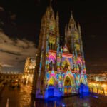 Luz sobre gótico quiteño. Fotografia por Susie Castellano #mappingQuito2025